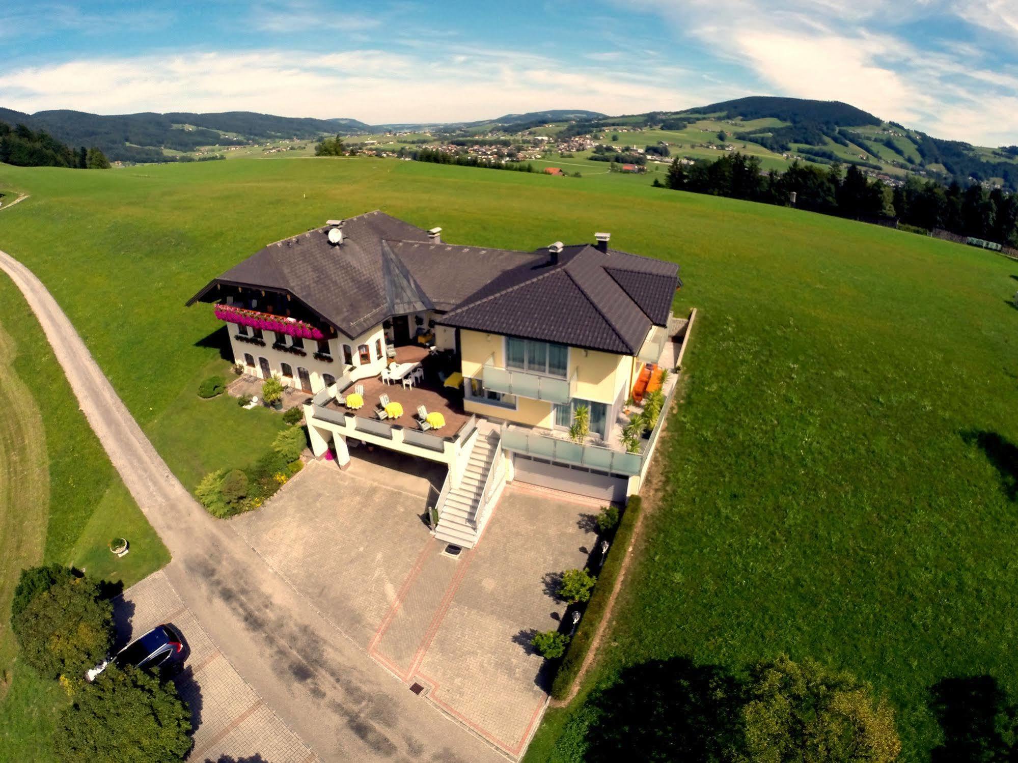 Gaestehaus Stabauer Mondsee Exterior photo