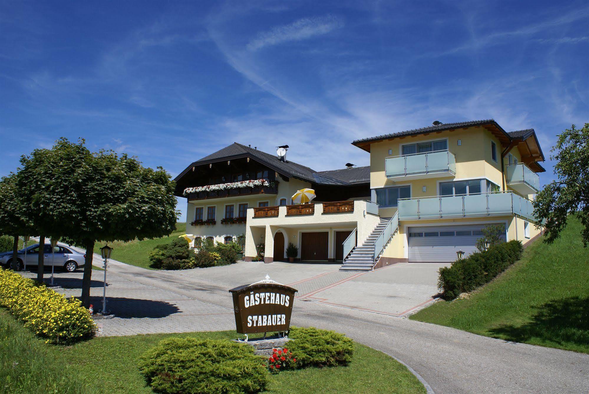 Gaestehaus Stabauer Mondsee Exterior photo