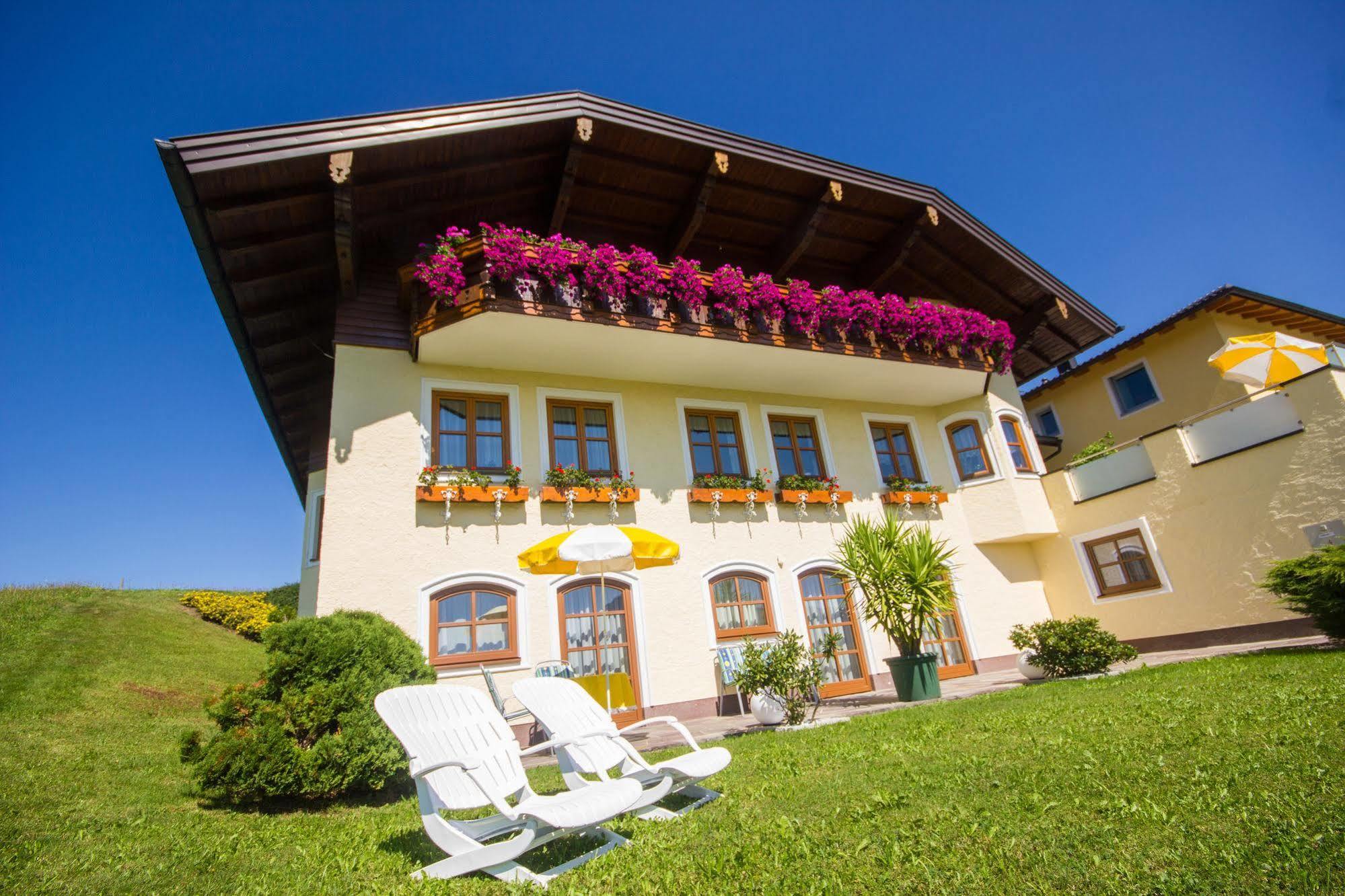 Gaestehaus Stabauer Mondsee Exterior photo