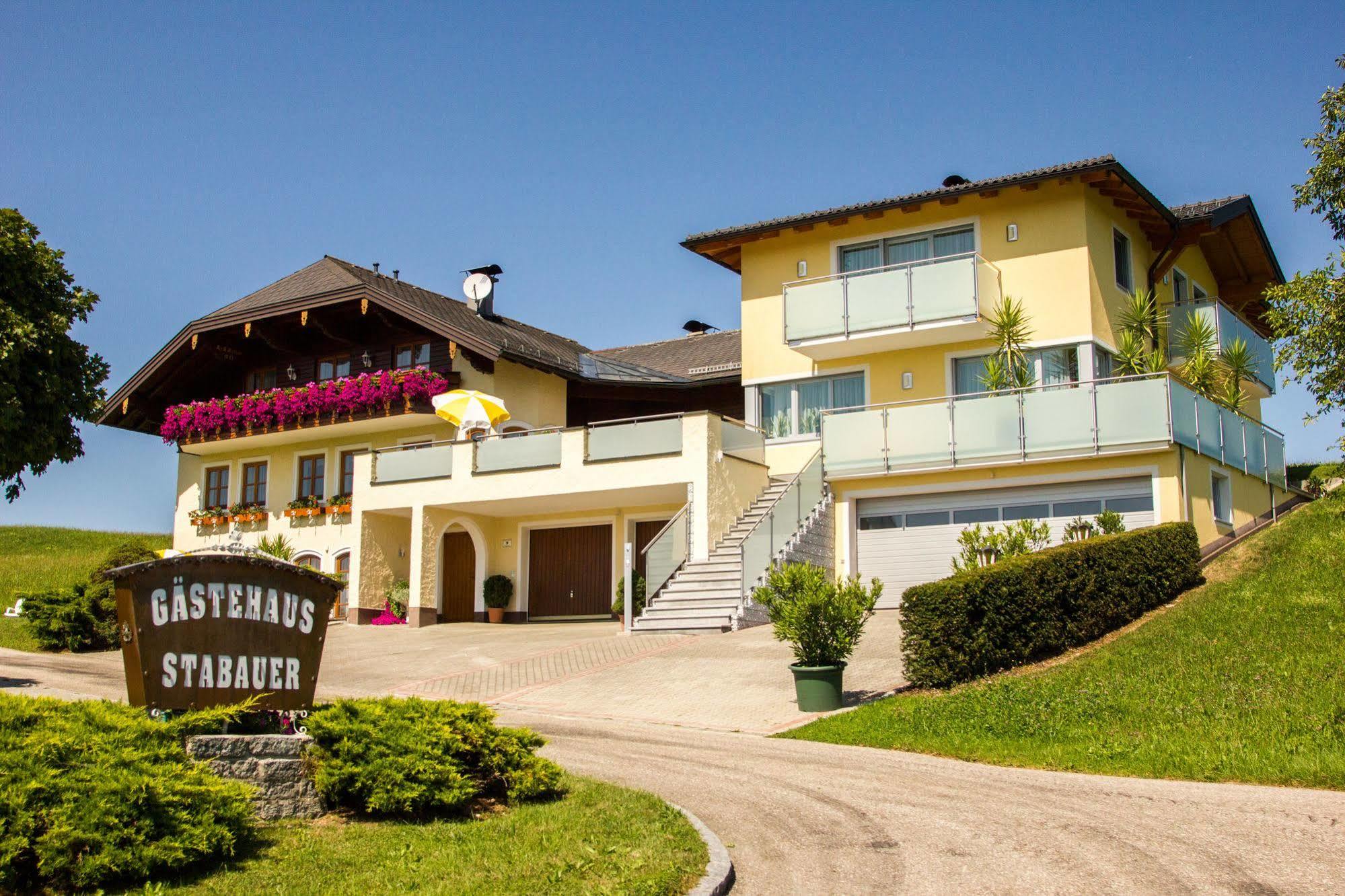 Gaestehaus Stabauer Mondsee Exterior photo